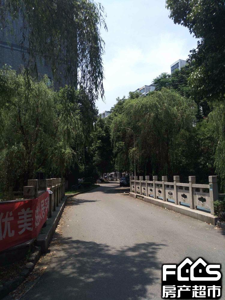 无锡房产超市网 无锡小区 滨湖区小区 梁湖南苑 2秒 暂停播放 37