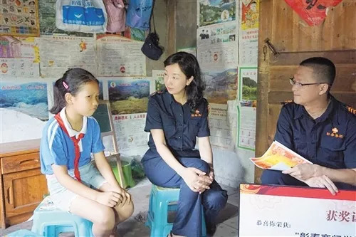 一股神秘力量将“小候鸟”们送到父母身边，神秘力量是……