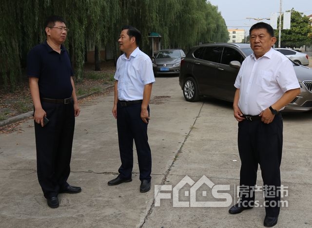 原济南军区房地产管理局副局长曲波一行来滕州市荆河街道调研鲁寨部队